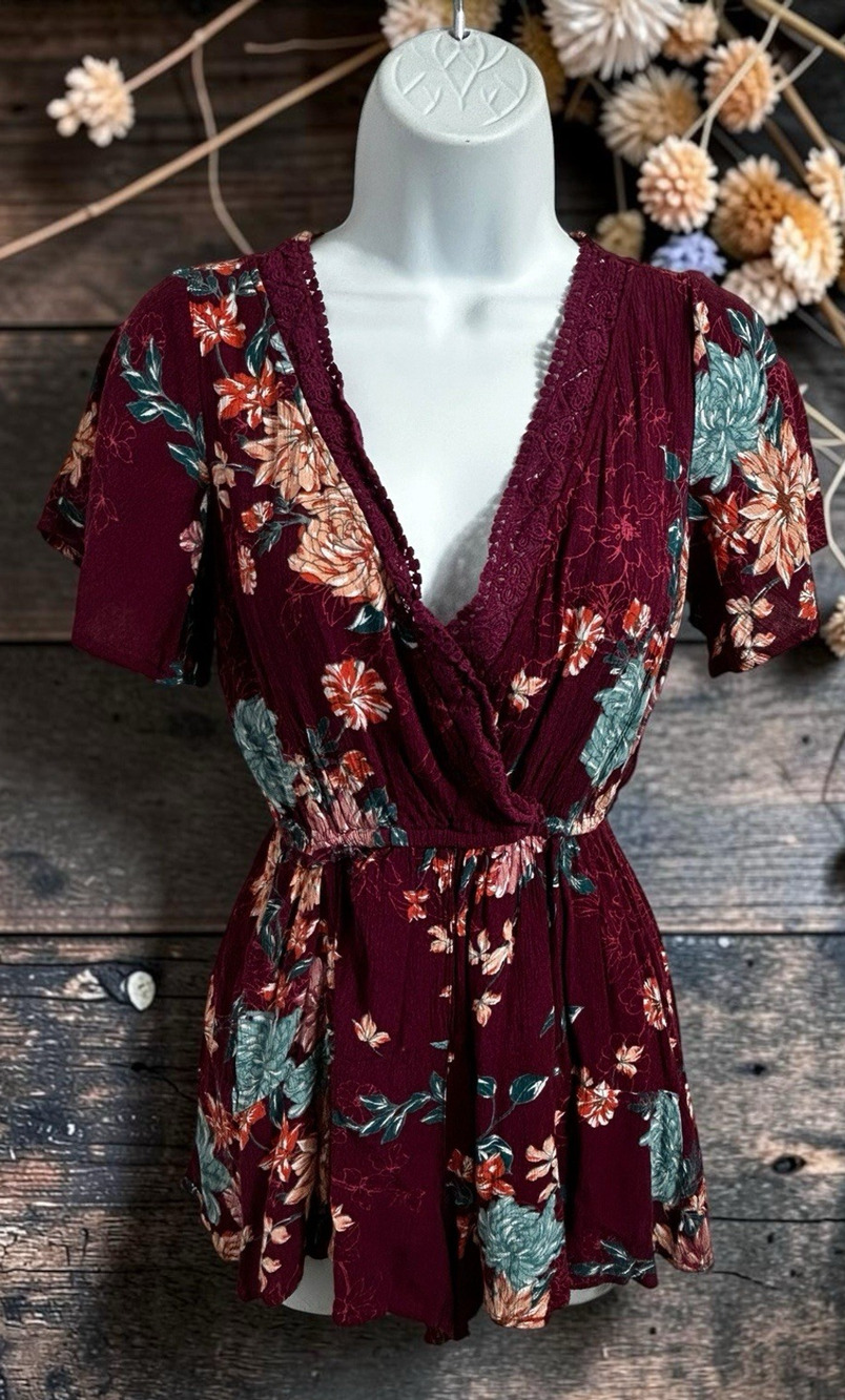 Xhilaration Floral Romper Sz XS Burgundy V-Neck Open Back Loose Short Sleeve